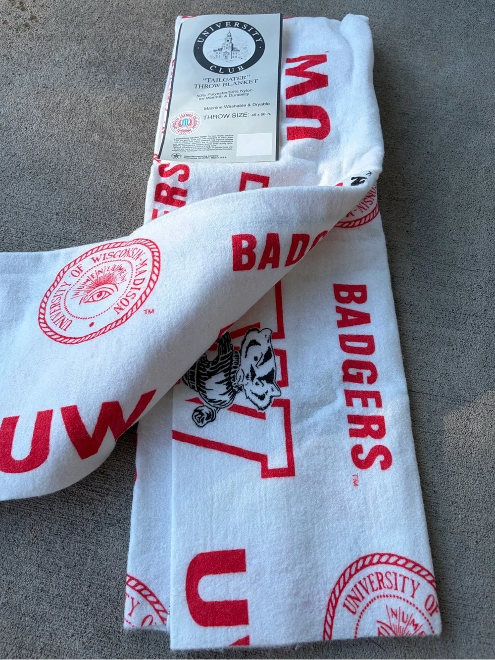 University Club Tailgater throw blanket university of Wisconsin Bucky badger NWT